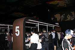 画像ギャラリー No.006のサムネイル画像 / ［TGS 2009］ブースレポート：レベルファイブ編――「ニンテンドーDSi」250台設置の試遊スペースは圧巻