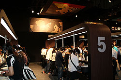 画像ギャラリー No.007のサムネイル画像 / ［TGS 2009］ブースレポート：レベルファイブ編――「ニンテンドーDSi」250台設置の試遊スペースは圧巻