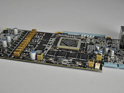 画像ギャラリー No.010のサムネイル画像 / “OC上等”なHD 5870カードは，ゲーム用途でメリットをもたらすか。MSI「R5870 Lightning」を試す