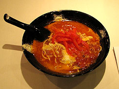 画像ギャラリー No.009のサムネイル画像 / 特製ラーメンは地獄の味? EA,2月18日発売の「ダンテズ・インフェルノ」で,ダンテだらけの発売記念イベントを開催