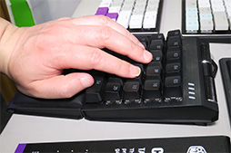 画像ギャラリー No.013のサムネイル画像 / Cooler Masterの片手用キーパッド「ControlPad」は，Cherry赤軸なのにアナログ入力ができる!?