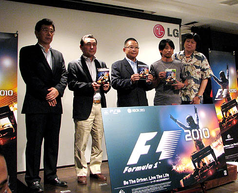画像ギャラリー No.002のサムネイル画像 / 伝説のF1ドライバーが集合。コードマスターズ，10月7日発売予定の「F1 2010」完成披露会を開催