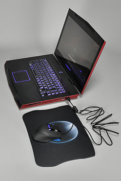 画像ギャラリー No.031のサムネイル画像 / 【PR】“G9xの色違い”に非ず！ 「Alienware TactX Mouse」は，ゲーマーの有力な選択肢だ