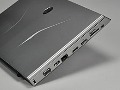 画像ギャラリー No.007のサムネイル画像 / 【PR】11.6インチ液晶のノートPCで，本当に3Dゲームはプレイできるの？ 「Alienware M11x」が持つ実力を，洗いざらい明らかにしてみた