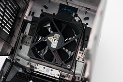画像ギャラリー No.027のサムネイル画像 / ALIENWAREノートPC専用の外付けグラフィックスボックス「Graphics Amplifier」レビュー。“夢のデバイス”は本当に使えるのか？