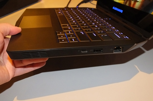 画像ギャラリー No.004のサムネイル画像 / ［CES 2016］有機ELパネル搭載のゲーマー向けノートPC「ALIENWARE 13 OLED」が初披露。価格は1449ドルから
