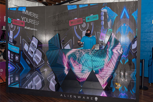 画像ギャラリー No.012のサムネイル画像 / ALIENWARE，エレクトロニックサウンドグループ「The Glitch Mob」とのコラボ成果をSXSWで生披露。自社内に設けた「Twitch配信ルーム」も公開