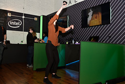 画像ギャラリー No.019のサムネイル画像 / ALIENWARE，エレクトロニックサウンドグループ「The Glitch Mob」とのコラボ成果をSXSWで生披露。自社内に設けた「Twitch配信ルーム」も公開