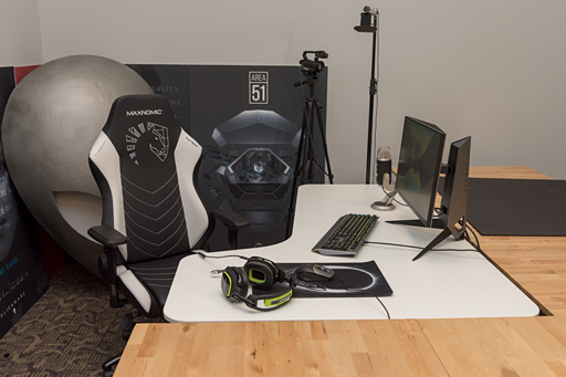 画像ギャラリー No.031のサムネイル画像 / ALIENWARE，エレクトロニックサウンドグループ「The Glitch Mob」とのコラボ成果をSXSWで生披露。自社内に設けた「Twitch配信ルーム」も公開