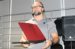 画像ギャラリー No.003のサムネイル画像 / 「ALIENWARE m15」国内初披露。ブランド初の薄型ノートPC，気になるその特徴を担当者が明らかに