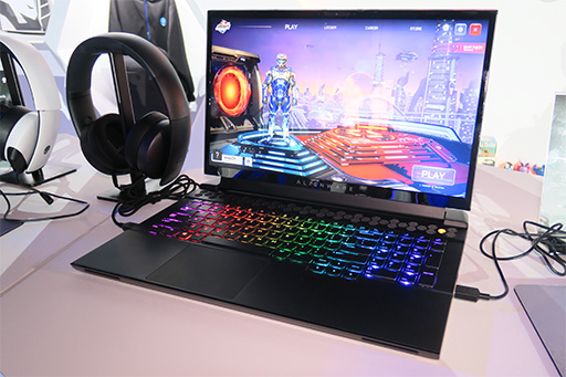 画像ギャラリー No.010のサムネイル画像 / 写真とインタビューで紐解くDellの新型ノートPC「ALIENWARE m15 R2」。第1世代から大きく変わったデザインを採用した理由とは？