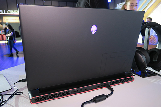 画像ギャラリー No.012のサムネイル画像 / 写真とインタビューで紐解くDellの新型ノートPC「ALIENWARE m15 R2」。第1世代から大きく変わったデザインを採用した理由とは？