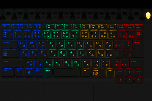 画像ギャラリー No.008のサムネイル画像 / 【PR】ALIENWAREのノートPC「ALIENWARE m15 R3」は，個性的なデザインと4K有機ELでゲームを楽しめる性能を両立したマシンだ