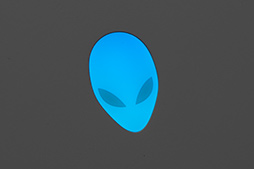 画像ギャラリー No.010のサムネイル画像 / 【PR】ALIENWAREのノートPC「ALIENWARE m15 R3」は，個性的なデザインと4K有機ELでゲームを楽しめる性能を両立したマシンだ