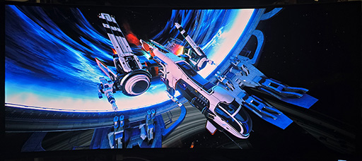 画像ギャラリー No.032のサムネイル画像 / ウルトラワイドの臨場感に量子ドット有機ELの映像美＆240Hz表示の「Alienware 34」は，一度使うと手放せないディスプレイだ