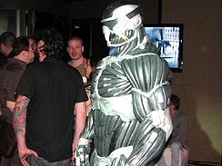 画像ギャラリー No.016のサムネイル画像 / EA，「Crysis 2」のワールドプレミアをニューヨークで開催。パワーアップしたナノスーツ2.0の威力を見よ