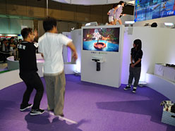画像ギャラリー No.005のサムネイル画像 / ［TGS 2010］Kinectとアイマス2をプレイしたいなら19日はお早めに。18日のマイクロソフトブース混雑状況報告