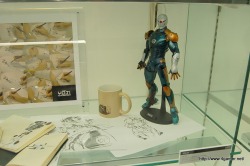 画像ギャラリー No.002のサムネイル画像 / 小島プロダクションの新川洋司アートディレクターに，「新川洋司展 - THE ART OF YOJI SHINKAWA -」開催の経緯からブックレットの解説まで，いろいろな話を聞いてきた