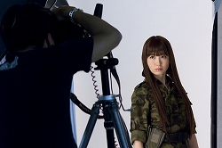 画像ギャラリー No.005のサムネイル画像 / “こじはる、潜入開始！”「MGS PW」「MGS」HD エディションの広告キャラクターとして，人気アイドルグループ「AKB48」小嶋陽菜さんが起用に
