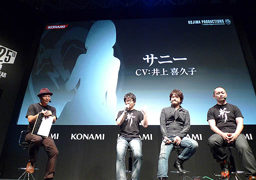画像ギャラリー No.010のサムネイル画像 / ［TGS 2012］KONAMIの自由切断アクション「メタルギア ライジング リベンジェンス」のステージで，手島 優さんが開発陣にグラビア出演を直訴