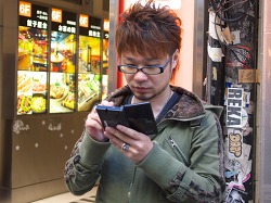 画像ギャラリー No.001のサムネイル画像 / 社会学者 鈴木謙介氏に，現代社会におけるコミュニケーション論や，そこでゲームが果たす役割について聞いた――「ラブプラス」を中心に