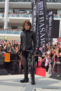 画像ギャラリー No.018のサムネイル画像 / 「戦国BASARA 5周年祭〜武道館の宴〜」が2011年1月3日に開催決定。西川貴教さんが新曲を熱唱した「T.M.R.15 vs 戦国BASARA 3 夏の陣！」をレポート