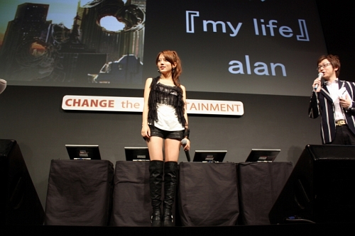 画像ギャラリー No.005のサムネイル画像 / ［TGS 2009］歌手のalanさんも駆けつけた！　見応えたっぷりのアニメーションムービーも公開されファンも大満足のPSP用ソフト「GOD EATER」のステージイベントをレポート