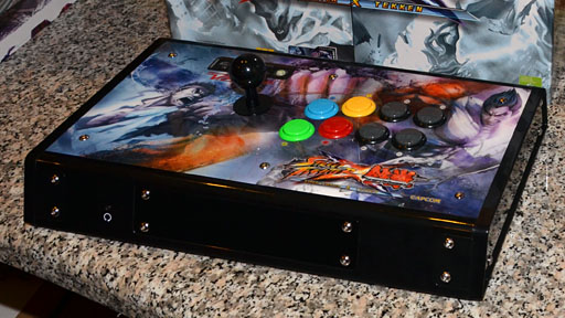 画像ギャラリー No.009のサムネイル画像 / Mad Catz，「ストリートファイター×鉄拳」仕様のアーケードスティックを正式発表。最上位モデルは2台の連結が可能に