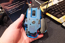 画像ギャラリー No.008のサムネイル画像 / ［CES 2014］Mad Catzが国内未発売のゲーマー向けマウスやステアリングコントローラを披露。Titanfall公式ライセンスを得たキーボードなども登場