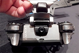 画像ギャラリー No.007のサムネイル画像 / ［CES 2015］Mad Catzのハイエンドは変形が特徴？ 新型マウス「R.A.T. PRO X」とワイヤレスゲームパッド「L.Y.N.X. 9」のことをいろいろ聞いてみた
