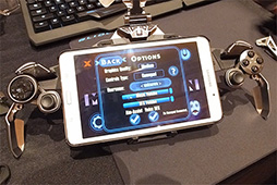 画像ギャラリー No.010のサムネイル画像 / ［CES 2015］Mad Catzのハイエンドは変形が特徴？ 新型マウス「R.A.T. PRO X」とワイヤレスゲームパッド「L.Y.N.X. 9」のことをいろいろ聞いてみた
