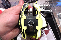 画像ギャラリー No.021のサムネイル画像 / ［CES 2015］Mad Catzのハイエンドは変形が特徴？ 新型マウス「R.A.T. PRO X」とワイヤレスゲームパッド「L.Y.N.X. 9」のことをいろいろ聞いてみた