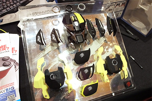 画像ギャラリー No.023のサムネイル画像 / ［CES 2015］Mad Catzのハイエンドは変形が特徴？ 新型マウス「R.A.T. PRO X」とワイヤレスゲームパッド「L.Y.N.X. 9」のことをいろいろ聞いてみた