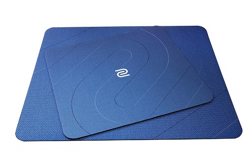 画像ギャラリー No.001のサムネイル画像 / ZOWIE GEAR,「ほぼ100%のフラットさ」を謳う布製マウスパッド「SR」
