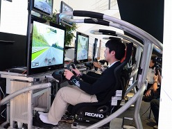画像ギャラリー No.006のサムネイル画像 / GT5日本最速ドライバーは誰？　優勝者特典はプロドライバーによるレッスンというM・ベンツコラボイベントをレポート