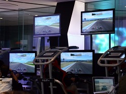 画像ギャラリー No.007のサムネイル画像 / GT5日本最速ドライバーは誰？　優勝者特典はプロドライバーによるレッスンというM・ベンツコラボイベントをレポート