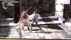画像ギャラリー No.038のサムネイル画像 / 原作のイメージどおりに，ケンシロウが秘孔を突き，レイが華麗に切り裂く！　「北斗無双」プレミアム体験会レポート