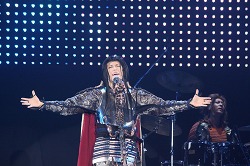 画像ギャラリー No.052のサムネイル画像 / まさにカオスの「戦国武将祭」。声優が語り，プロレスラーが闘い，GACKTが熱唱し，炎の中から信長が復活して天下が統一された