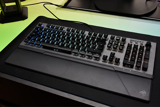 画像ギャラリー No.002のサムネイル画像 / ［COMPUTEX］デザインの方向性も命名ルールも変更したROCCAT，オリジナルキースイッチ「Titan」搭載のキーボード「Vulcan」を披露