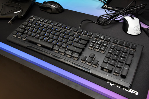 画像ギャラリー No.012のサムネイル画像 / ［COMPUTEX］デザインの方向性も命名ルールも変更したROCCAT，オリジナルキースイッチ「Titan」搭載のキーボード「Vulcan」を披露
