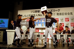 画像ギャラリー No.015のサムネイル画像 / 野球芸人No.1を懸けたリーグが開幕。「プロ野球 オーナーズリーグ」，“よしもと野球芸人No.1決定戦!!”発表記者会見レポート
