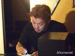 画像ギャラリー No.007のサムネイル画像 / 「サカつくDS ワールドチャレンジ2010 メディア最強チーム決定戦」で，4Gamer代表選手がゲスト解説の中西哲生氏にドキドキ大接近