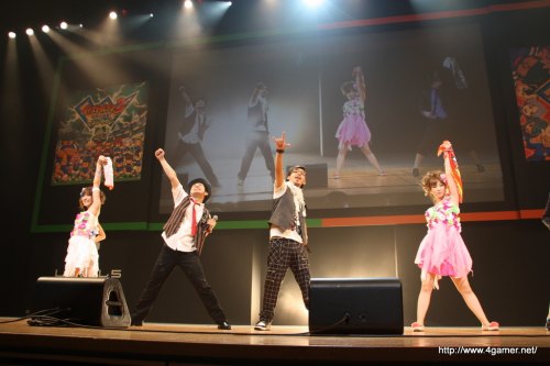 画像ギャラリー No.036のサムネイル画像 / 3700人以上のファンが集い，T-Pistonz＋KMCのライブや声優陣のトークショウなど盛りだくさんの内容となった，「イナズマイレブン3発売記念 ファン感謝祭」レポート