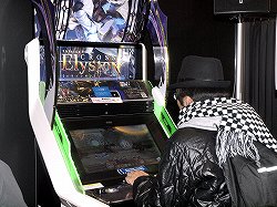 画像ギャラリー No.005のサムネイル画像 / ［AOU2012］音ゲー，ロボゲー，トイレゲー（!?）と，多彩なジャンルのタイトルが出展されたセガブースの主要タイトルをレポート