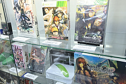 画像ギャラリー No.004のサムネイル画像 / 14周年を迎える「STEINS;GATE」，本日から秋葉原ラジオ会館では特別展示とグッズ販売を実施，イベント限定の景品が当たるカプセルトイも