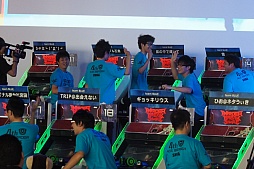 画像ギャラリー No.008のサムネイル画像 / 「ボーダーブレイク スクランブル」の新機体「月影・烈風」が披露された公式大会の模様をレポート