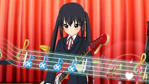 画像ギャラリー No.086のサムネイル画像 / 「けいおん！ 放課後ライブ！！」には，テレビアニメで見られなかった“ゴシック衣装 梓Ver”も収録！　バンドメンバー達の衣装を自由に着せかえよう