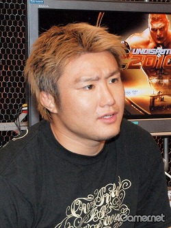 画像ギャラリー No.002のサムネイル画像 / 五味隆典選手と須藤元気さんが「UFC Undisputed 2010」で直接対決！　果たして軍配は……？
