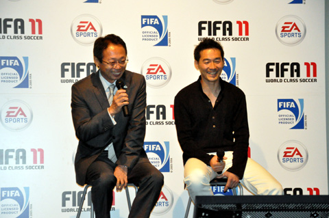 画像ギャラリー No.008のサムネイル画像 / 「FIFA 11 ワールドクラスサッカー」発売を記念して，日本代表前監督，岡田武史氏が世界選抜チームを結成