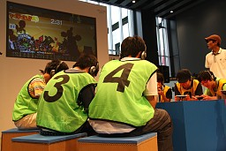 画像ギャラリー No.014のサムネイル画像 / AKB48の石田晴香さんがマルチプレイ大会に参戦！　開発チーム念願の初イベントとなった「パタポン祭」レポート